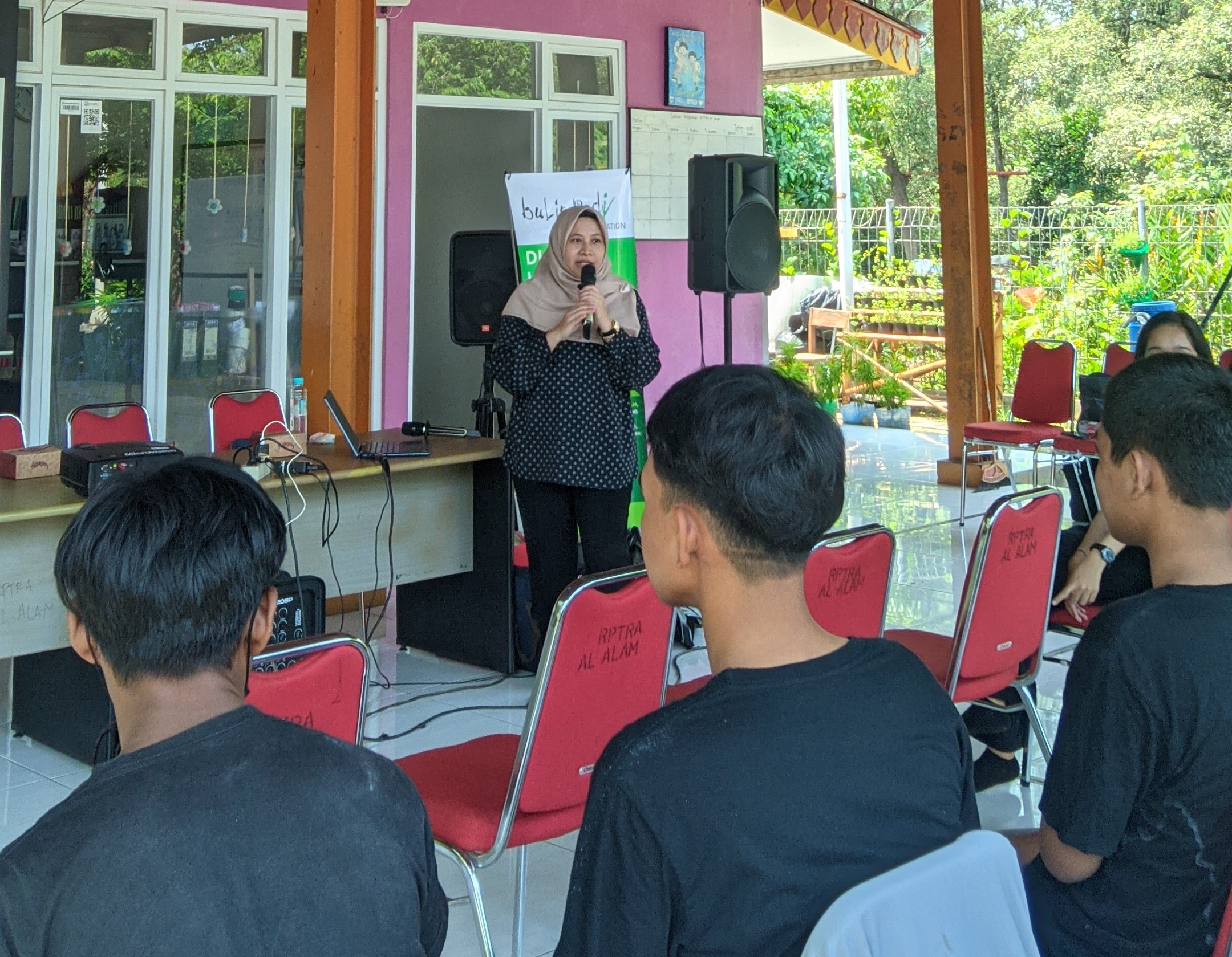 PXL_20231216_102328399.NIGHT